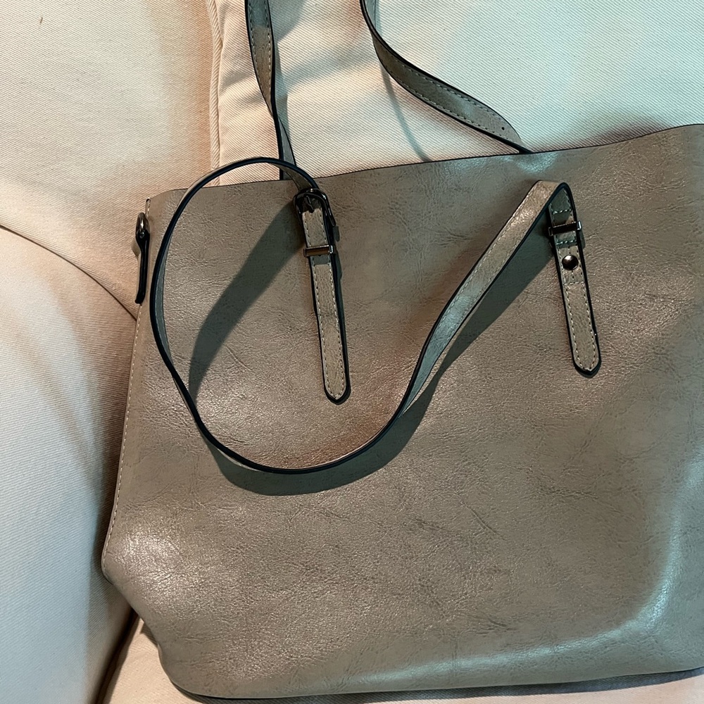 Ladies shoulder bag. Goes with everything such a neutral color. Lots of room day